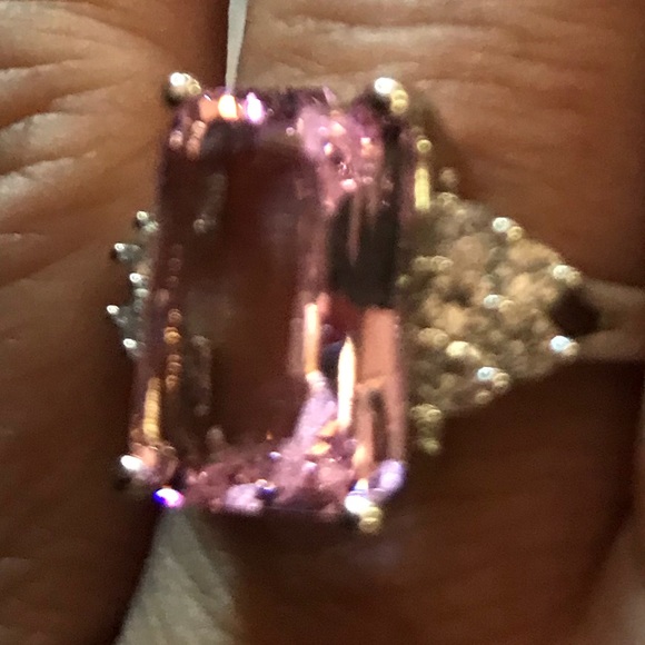 Beautiful statement ring - Picture 2 of 2